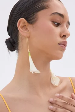 CALLA EARRING - WHITE